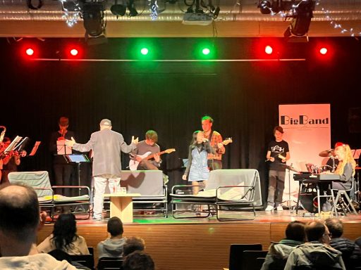 "Hilfe mein Kind will Influencer werden."  mit Schulband